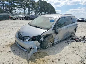 Toyota Sienna 3.5L 6 2013