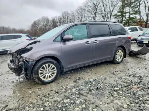 Toyota Sienna 3.5L 6 2015