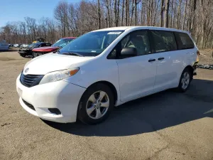 Toyota Sienna 3.5L 6 2015