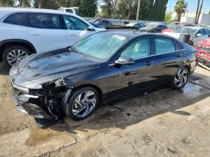 Hyundai Elantra 2.0L 4 2025