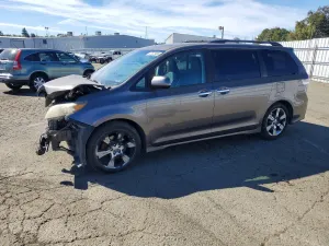 Toyota Sienna 3.5L 6 2013