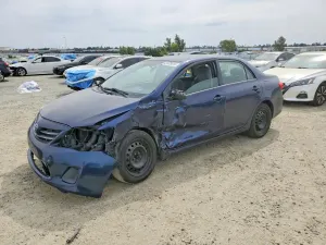 Toyota Corolla 1.8L 4 2013