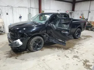 RAM 1500 ST 5.7L 8 2013