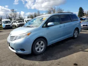 Toyota Sienna 3.5L 6 2015