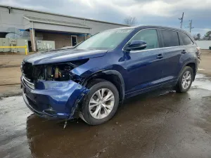 Toyota Highlander 3.5L 6 2015