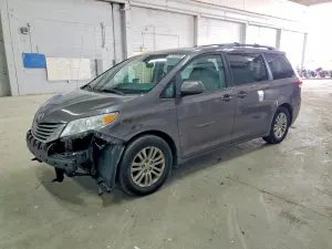 Toyota Sienna 3.5L 6 2013