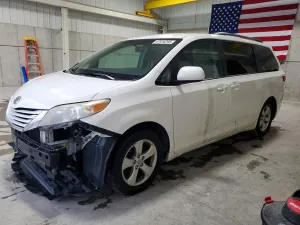 Toyota Sienna 3.5L 6 2017