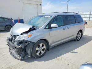 Toyota Sienna 3.5L 6 2016