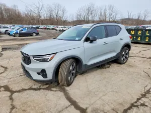 Volvo XC40 2.0L 4 2025