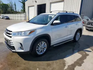Toyota Highlander 3.5L 6 2017