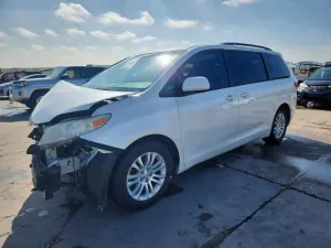 Toyota Sienna 3.5L 6 2015