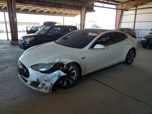 Tesla Model S 2015