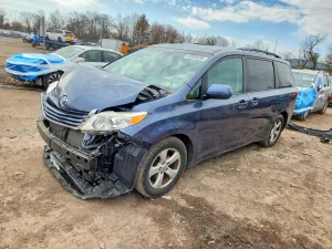 Toyota Sienna 3.5L 6 2016
