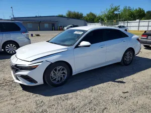 Hyundai Elantra 2.0L 4 2024