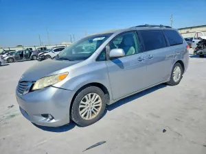 Toyota Sienna 3.5L 6 2011
