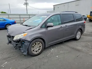 Toyota Sienna 3.5L 6 2014