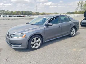 Volkswagen Passat 2.0L 4 2013