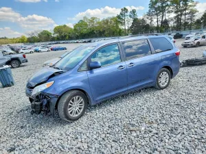 Toyota Sienna 3.5L 6 2015
