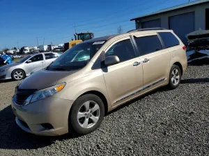 Toyota Sienna 3.5L 6 2013
