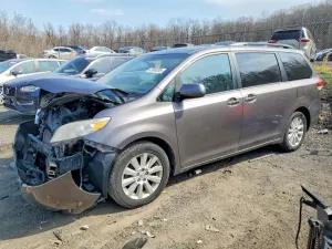 Toyota Sienna 3.5L 6 2014