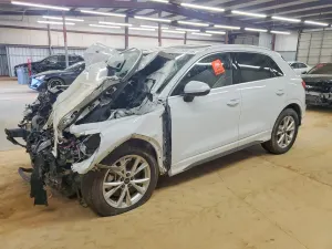 Audi Q3 2.0L 4 2025