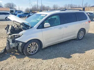 Toyota Sienna 3.5L 6 2015