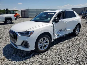 Audi Q3 2.0L 4 2025