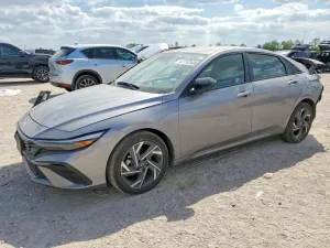 Hyundai Elantra 2.0L 4 2025