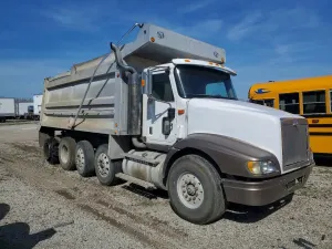 International 9000 Series 10.8L 6 2001