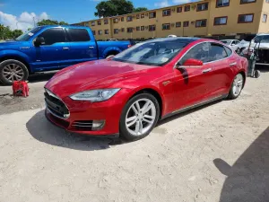 Tesla Model S 2013