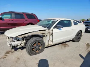 Ford Mustang 3.7L 6 2011