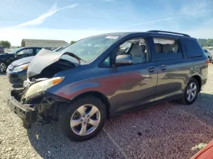 Toyota Sienna 3.5L 6 2017