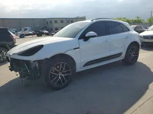Porsche Macan 2.0L 4 2024