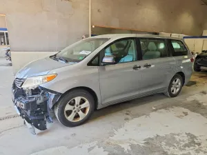 Toyota Sienna 3.5L 6 2015