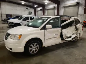 Chrysler Town & Country 3.8L 6 2010