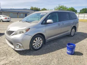 Toyota Sienna 3.5L 6 2012