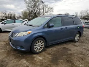 Toyota Sienna 3.5L 6 2015