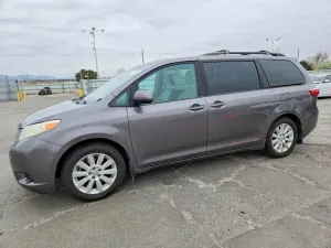 Toyota Sienna 3.5L 6 2015