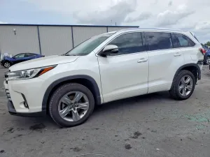 Toyota Highlander 3.5L 6 2017