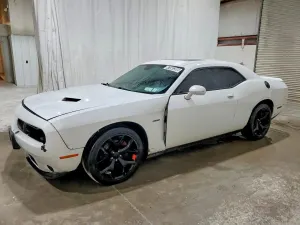 Dodge Challenger 5.7L 8 2015