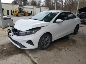 Kia Cerato / Forte / K3 LX 2 L 4 2023