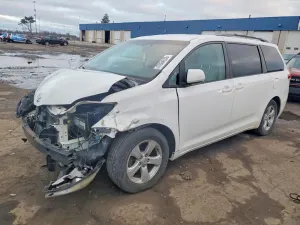 Toyota Sienna 3.5L 6 2013