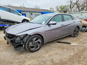 Hyundai Elantra 2.0L 4 2026