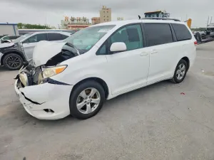 Toyota Sienna 3.5L 6 2011