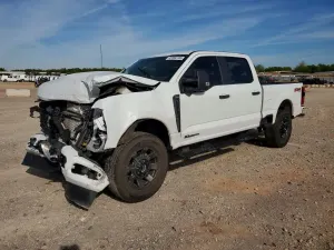 Ford F-250 6.7L 8 2025