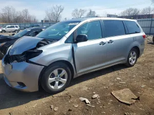 Toyota Sienna 3.5L 6 2016