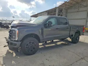 Ford F-250 6.8L 8 2025
