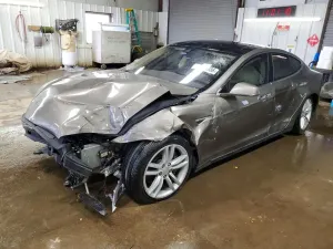 Tesla Model S 2015