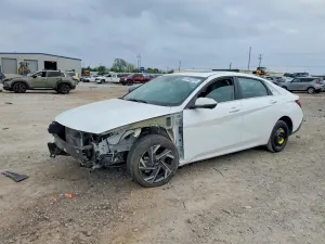 Hyundai Elantra 2.0L 4 2024