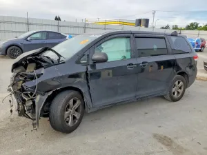 Toyota Sienna 2.7L 4 2011